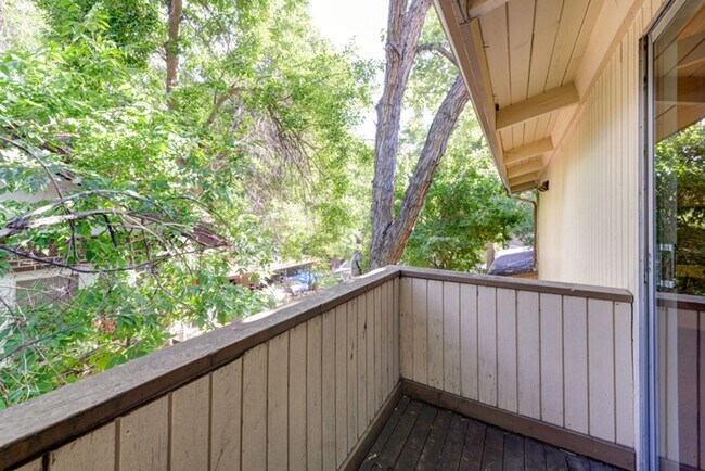 Building Photo - 1000 11th St