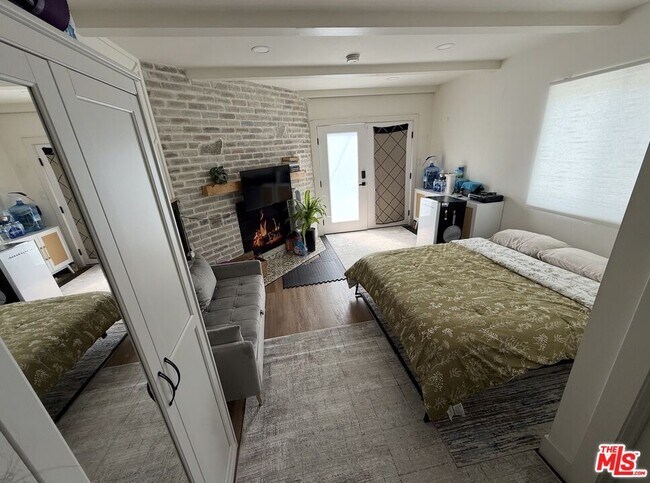 Building Photo - 5146 W 130th St