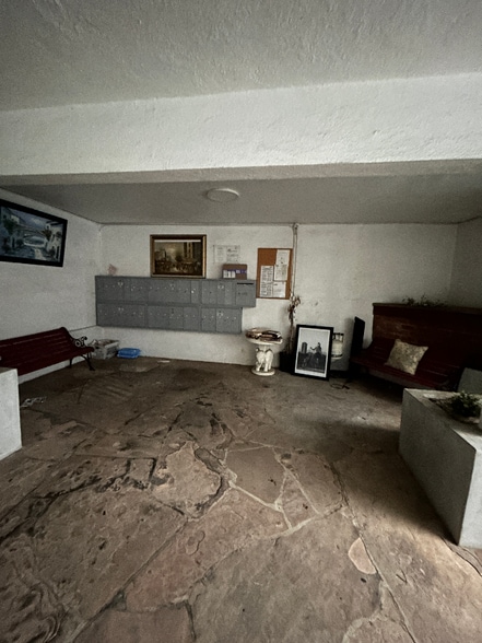 Building Photo - 1737 Sycamore Ave