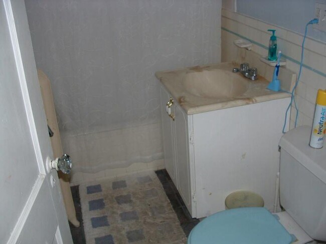 Building Photo - 4-BED Comm Ave - Brighton SEPT