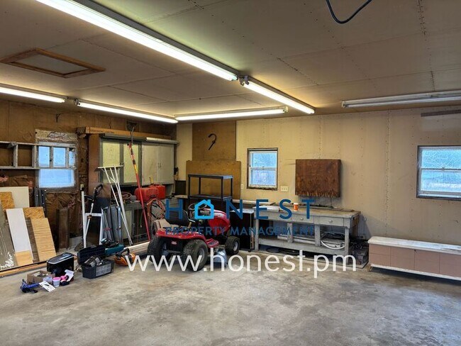 Building Photo - 273 Pond Rd