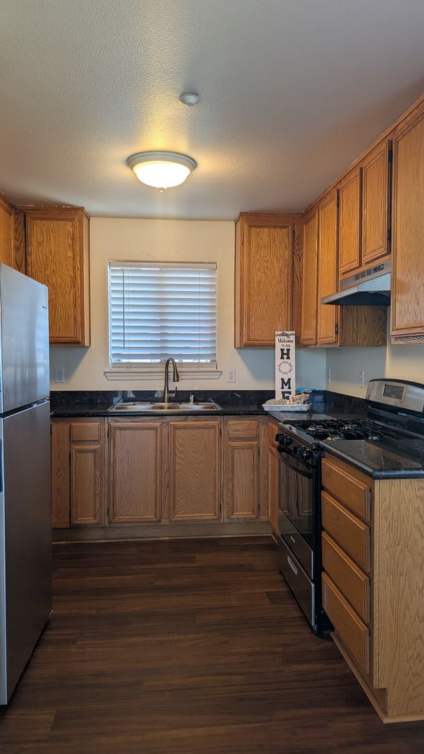 Building Photo - Beautiful 3 bedroom/1 bath in gated community. Call or come by to view!