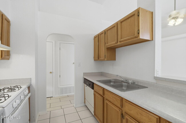 Building Photo - 12130 Rd House Dr