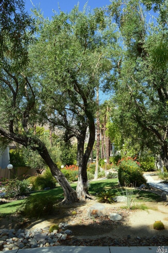 Building Photo - Casa de Oro in Little Tuscany, SEASONAL/MO...