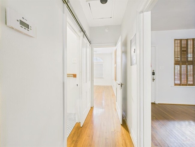 Building Photo - 808 E 30th St