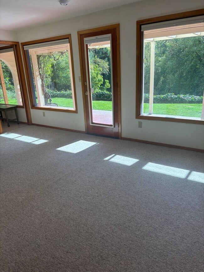 Building Photo - Enjoy 1.125 Acres near Downtown McMinnville