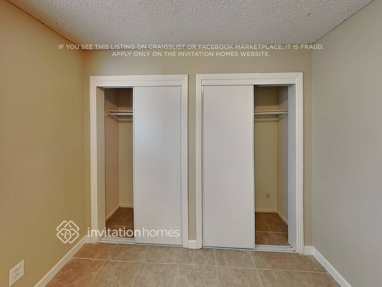 Building Photo - 2022 W Windrose Dr