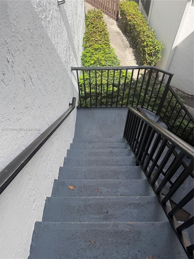 Building Photo - 215 Lake Pointe Dr