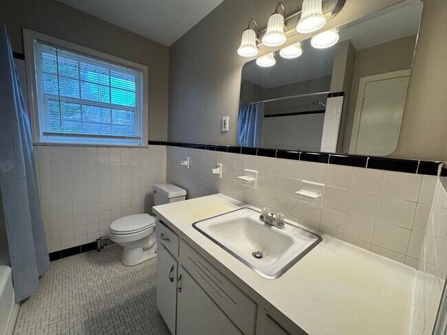 Building Photo - Private 3/2 Country House- $1,595