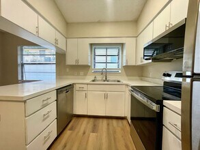 Building Photo - The Vanda