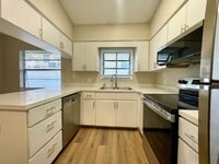 Building Photo - The Vanda