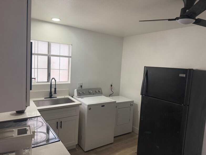 Building Photo - 909 Staffordshire Cir