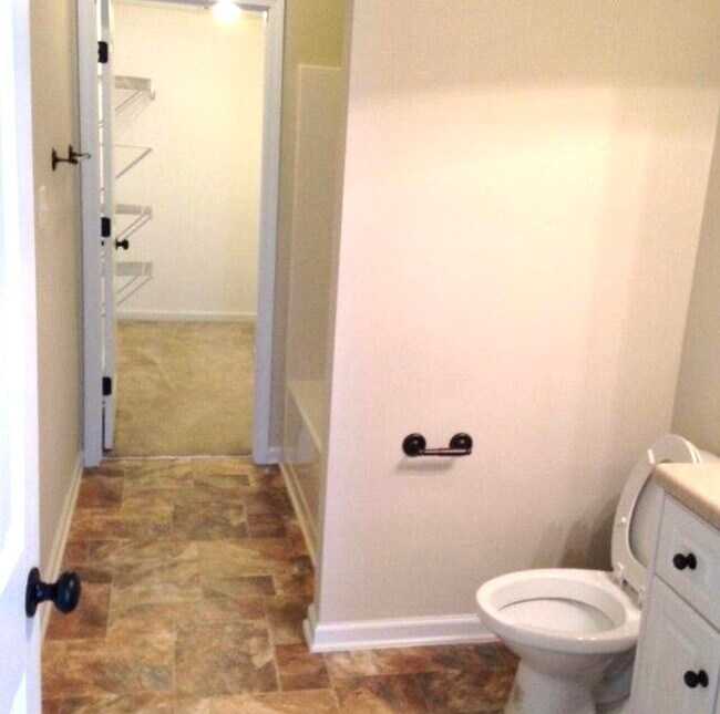 Building Photo - 137 Grove Landing Ct