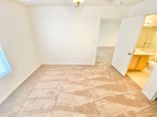 Building Photo - Charming condo near Summerlin in desirable Northwest Las Vegas