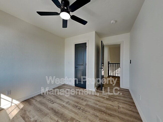 Building Photo - 2008 SE 9th St