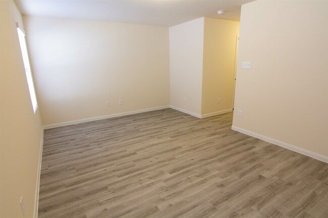 Building Photo - 8614 Doris Oaks Cir