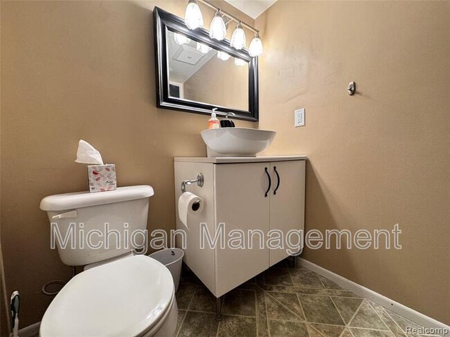 Building Photo - 2150 Pauline Blvd