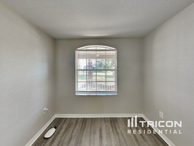 Building Photo - 3328 Montano Ave