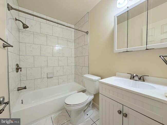 Building Photo - 4643 Logsdon Dr