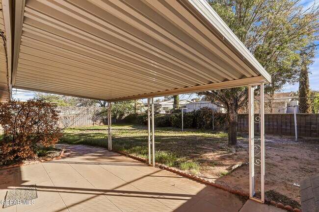 Building Photo - 5828 Sturgeon Dr