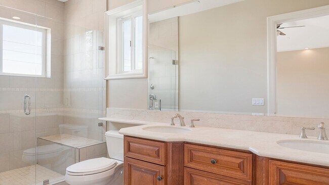 Building Photo - Newly constructed Townhouse Ready To Move-in