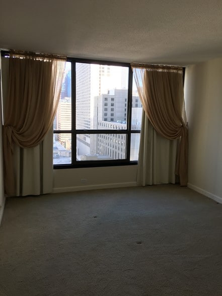 Building Photo - 405 N Wabash Ave