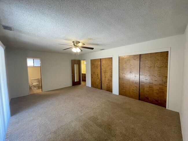 Building Photo - 4929 Sparrow Hawk Ln
