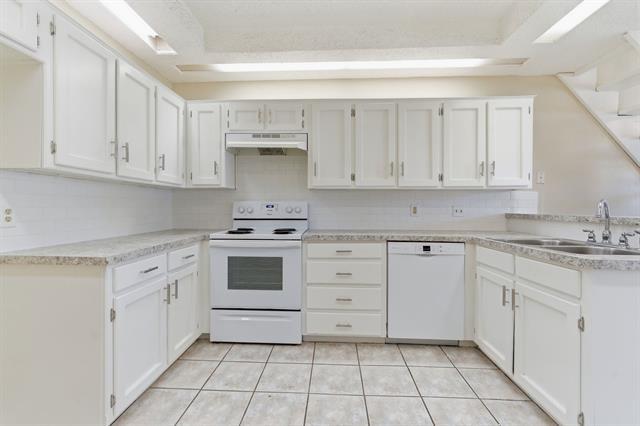 Building Photo - 801 Windcrest Dr