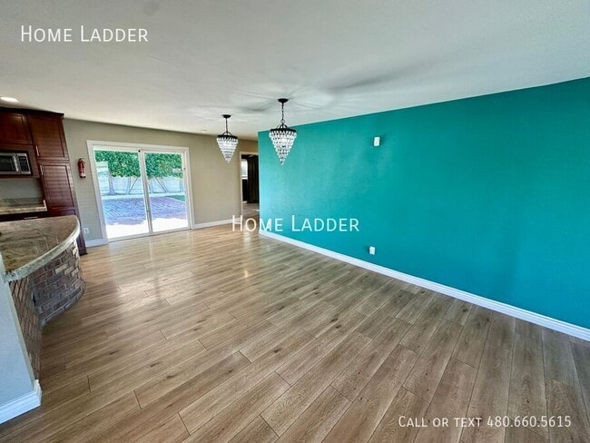 Building Photo - 8323 E Sells Dr