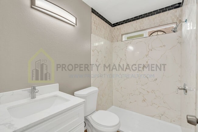 Building Photo - Completely Renovated 4-Bedroom Home with M...