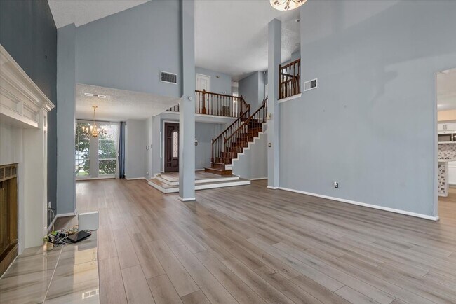 Building Photo - 13022 Hollow Brook Dr
