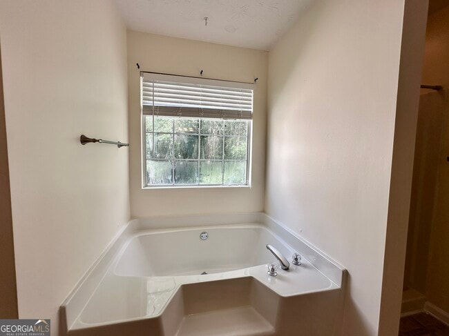 Building Photo - 3713 Crescent Hill Ln