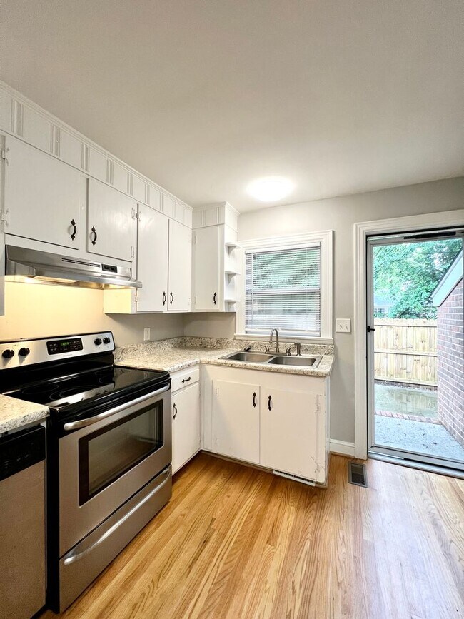 Building Photo - 112 N Meade St