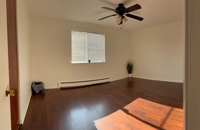 Master Bedroom - 260 E Lake St
