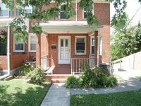 Building Photo - Spacious 4 Bedroom End Unit- Colgate