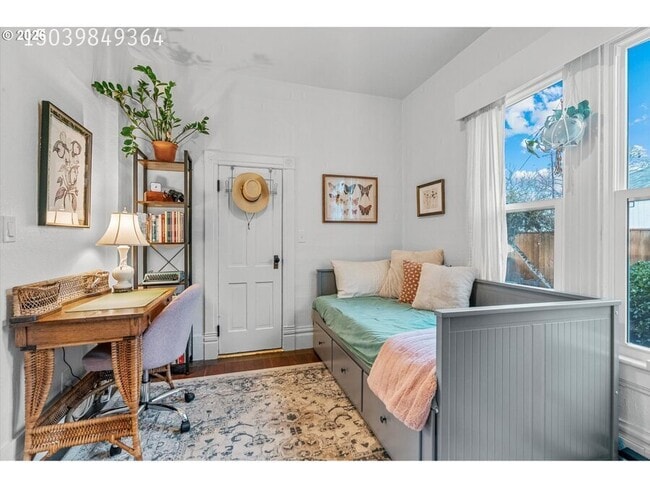 Building Photo - 310 N School St