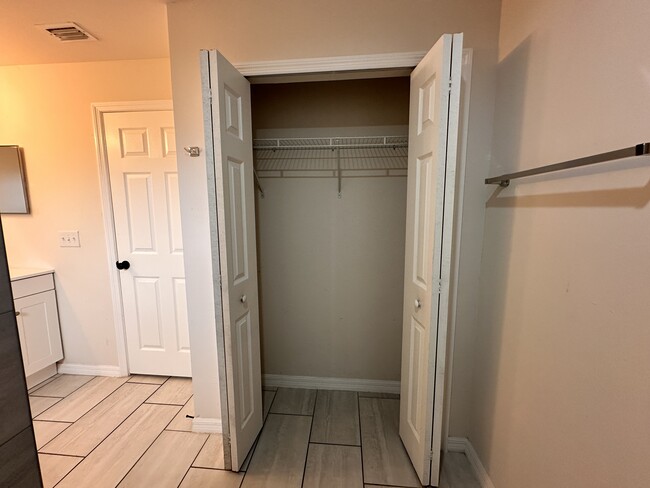 Building Photo - 318 NW 7th Pl