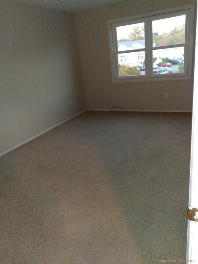 Building Photo - 16 Southwind Ln