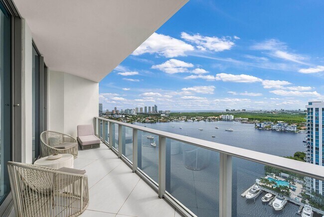 Building Photo - 17301 Biscayne Blvd