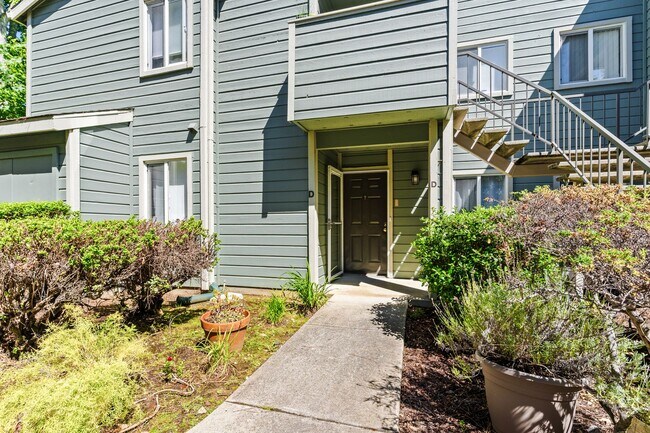 Building Photo - 760 Canyon Oaks Dr