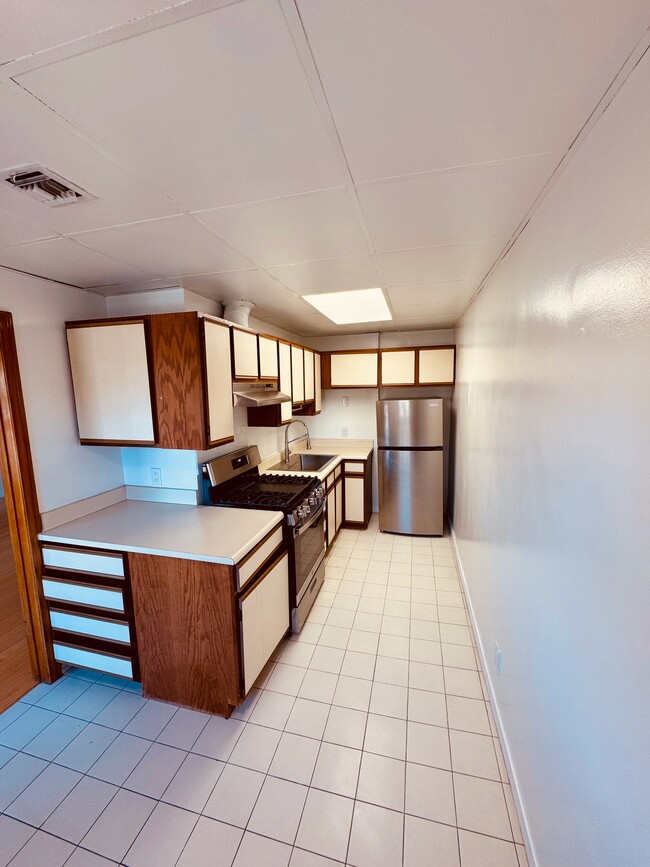 Building Photo - 636 S Burnside