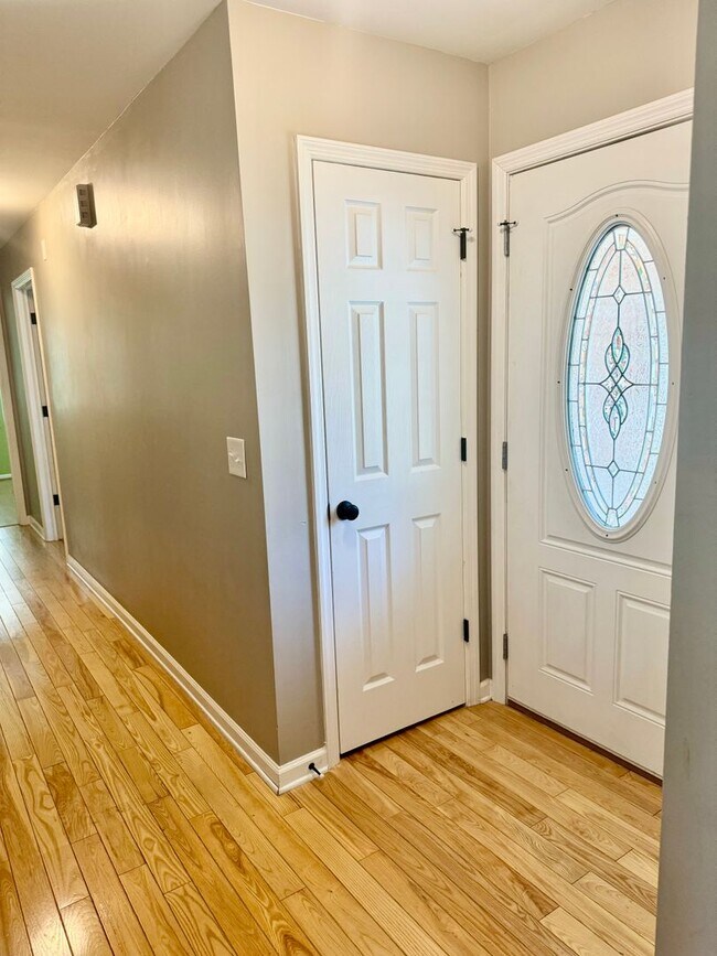 Building Photo - 3/2 Brick Home in Crowfield Plantation in Goose Creek!