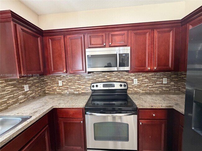 Building Photo - 20715 NE 10th Ct