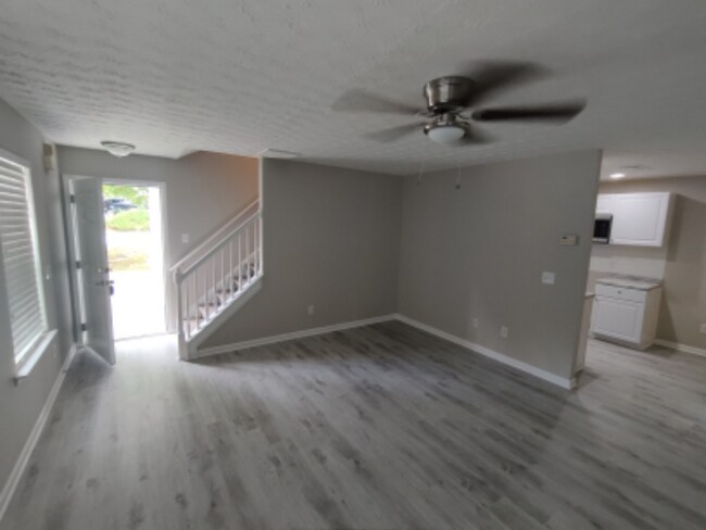 Building Photo - 289 Silver Ridge Dr