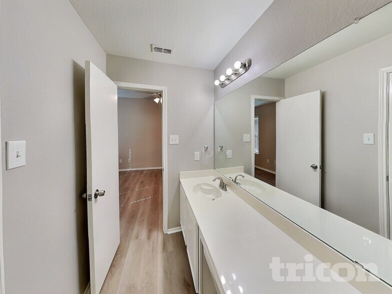 Building Photo - 755 Catalina Dr