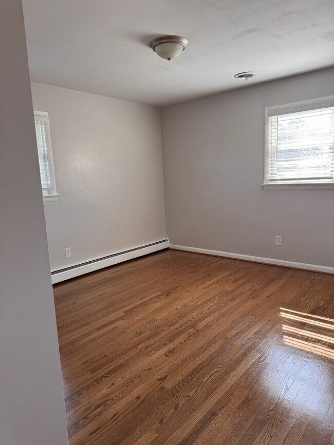 Building Photo - 104 Tanzalon Dr
