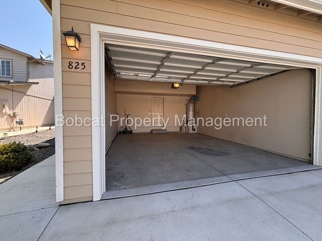 Building Photo - 825 Cassidy Ct
