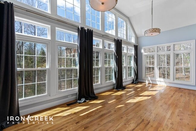 Building Photo - 1904 Bearberry Ln