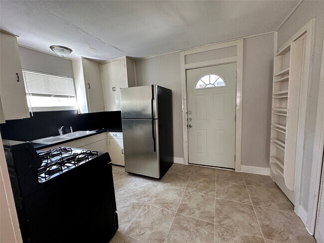 Building Photo - 7110 McHenry St