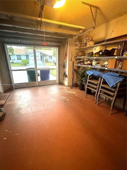 Building Photo - 5482 Lakewood Cir S